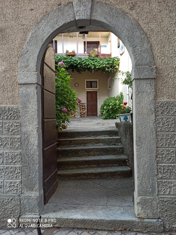 מלון Castiglione dʼIntelvi Casa Olmi מראה חיצוני תמונה
