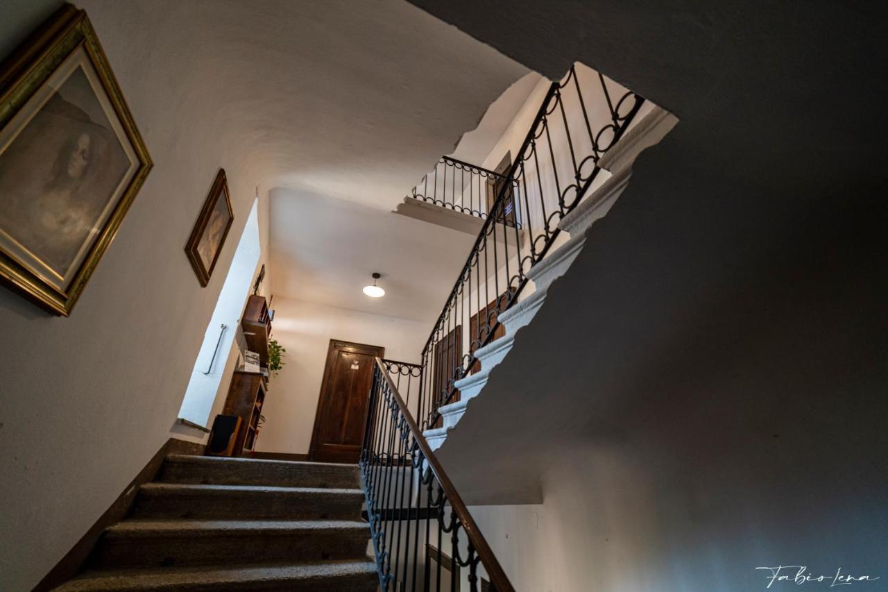 מלון Castiglione dʼIntelvi Casa Olmi מראה חיצוני תמונה